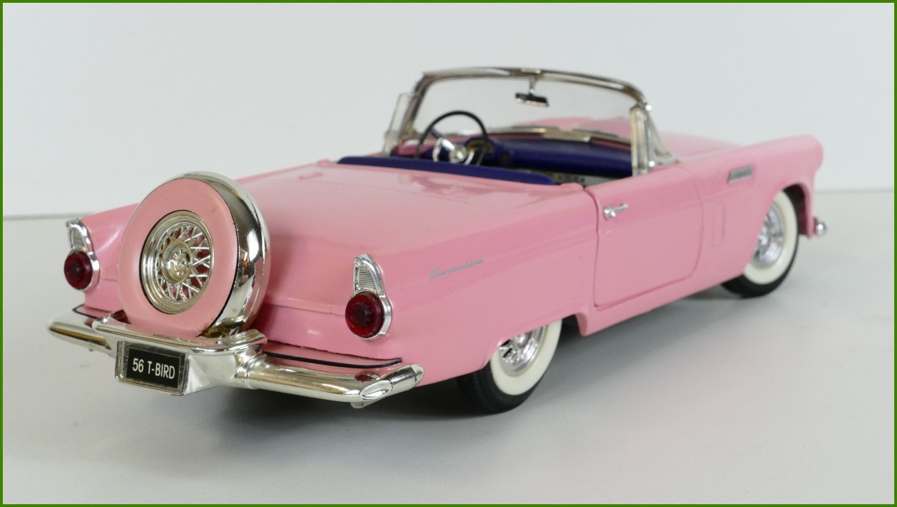 Model Revell 1:18 - Thunderbird