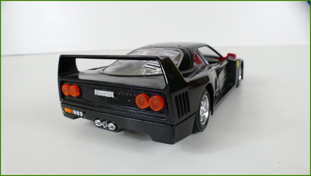 Model Auta Bburago 1:24 - Ferrari F40 (1987)