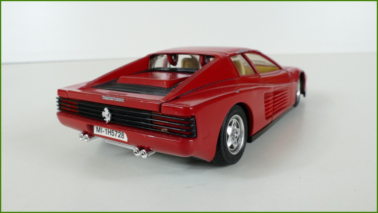 Model Auta Bburago 1:24 - Ferrari Testarossa (1984)