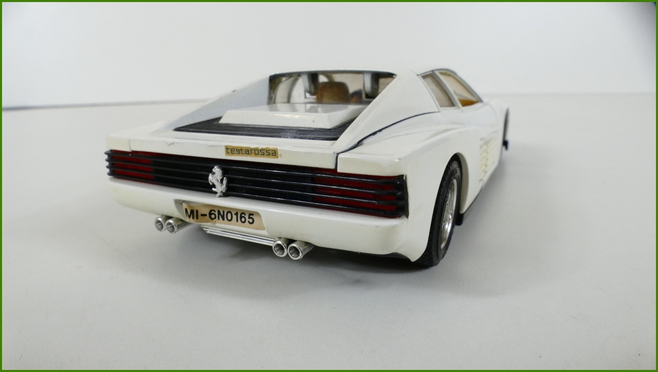 Model Auta Bburago 1:24 - Ferrari Testarossa (1984)