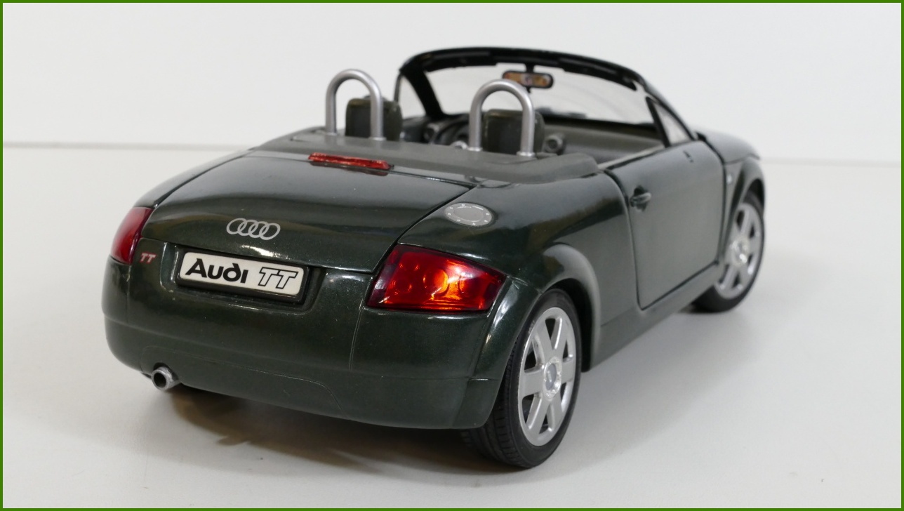 Model Revell 1:18 - Audi TT - Viz Popis