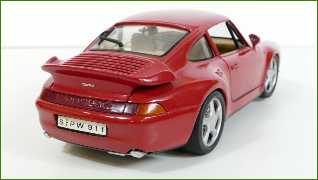 Model Anson 1:18 - Porsche 911 Turbo GT2