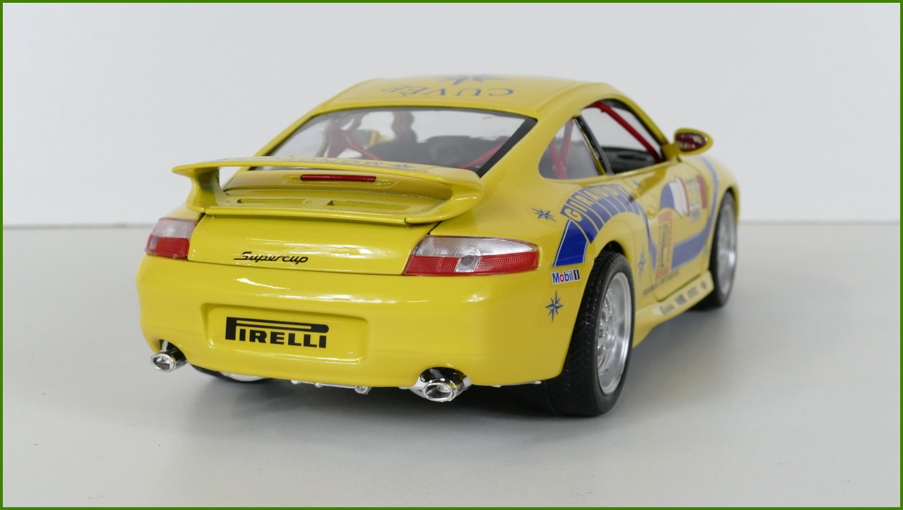 Kovový Model Bburago 1:18 - Porsche Carrera 911 (1997)