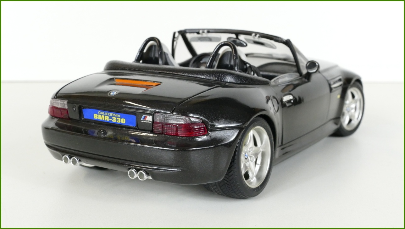 Kovový Model Bburago 1:18 - BMW M Roadster (1996)