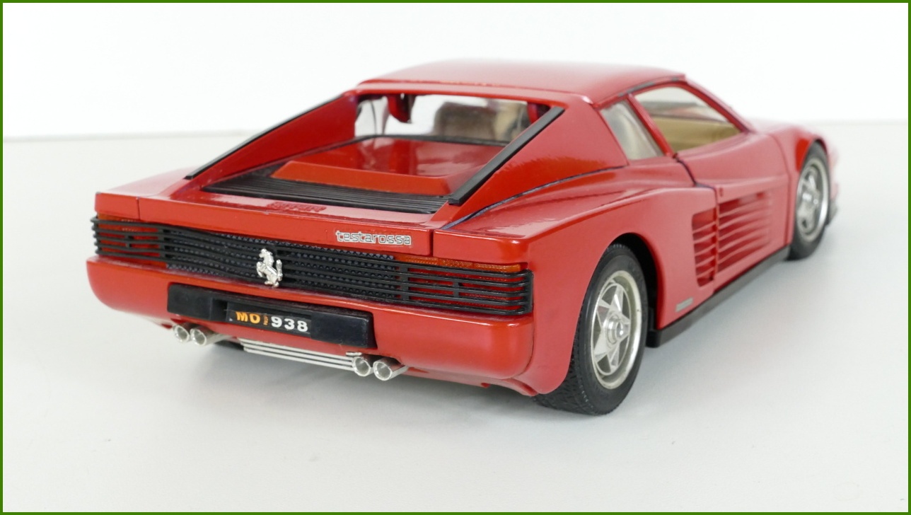 Kovový Model Bburago 1:18 - Ferrari Testarossa (1984)