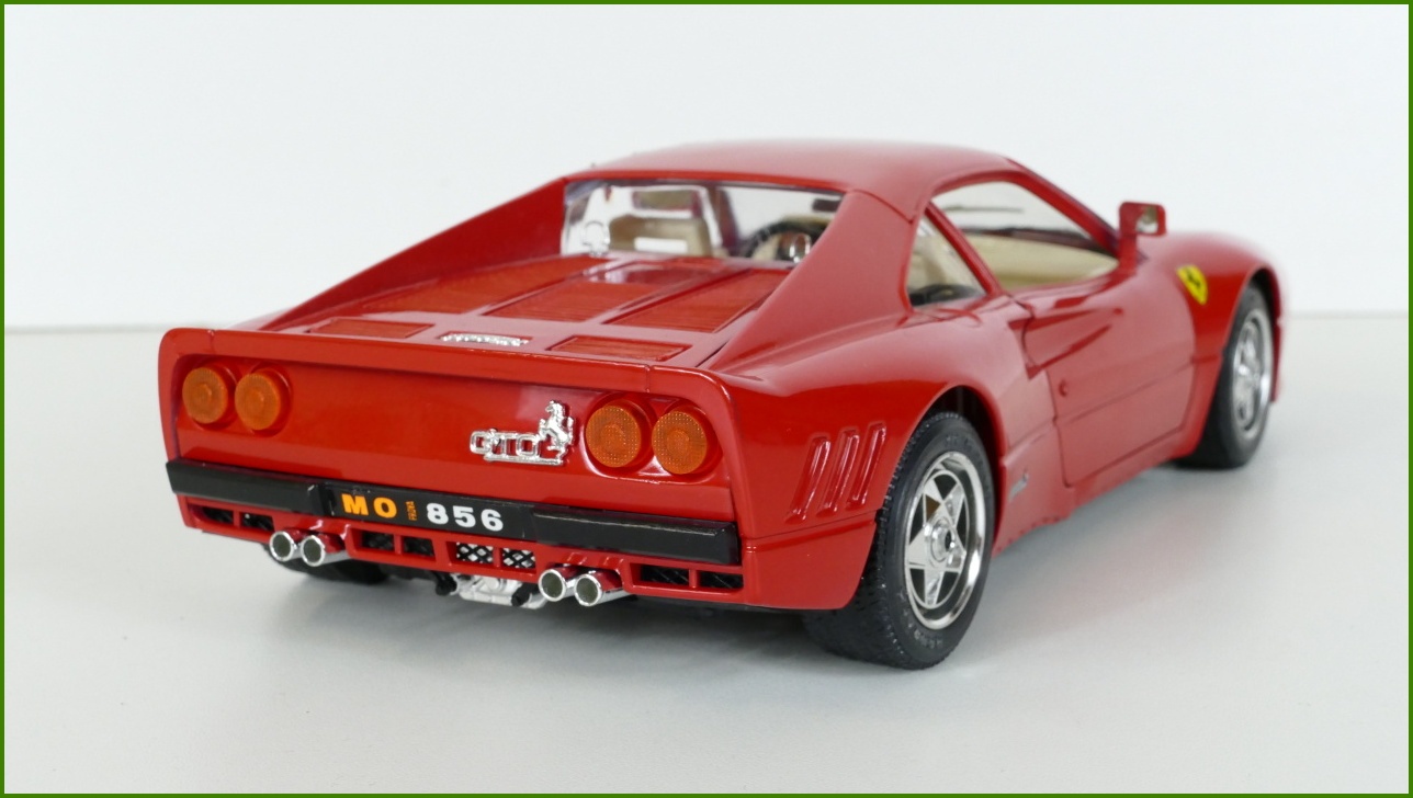 Kovový Model Bburago 1:18 - Ferrari GTO (1984)