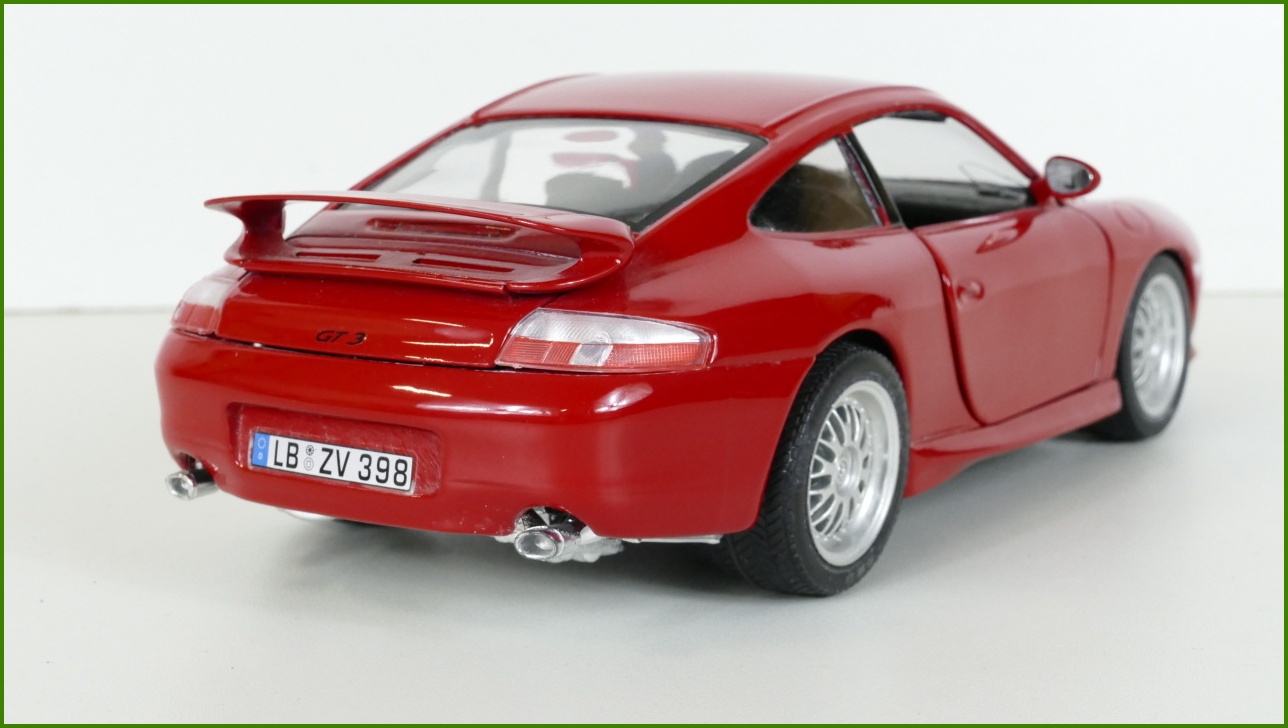 Kovový Model Bburago 1:18 - Porsche Carrera 911 (1997) - Viz Popis