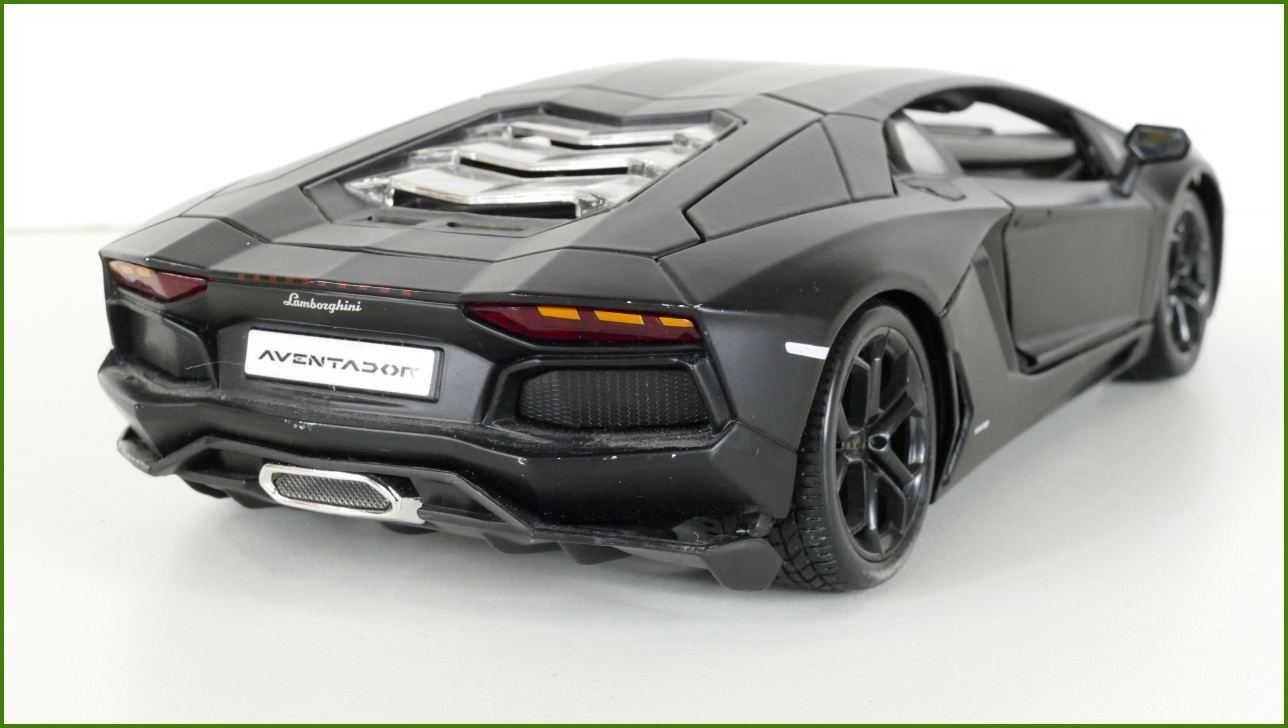 Kovový Model Bburago 1:18 - Lamborghini Aventador LP700-4