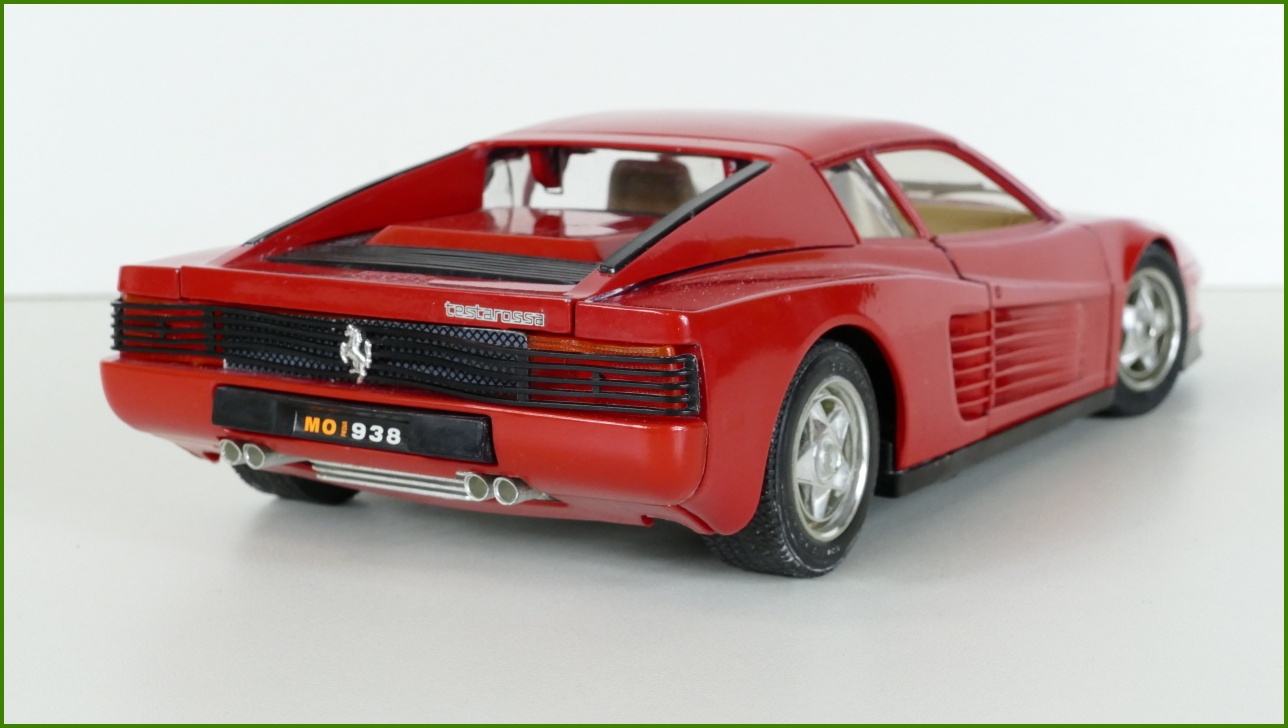 Kovový Model Bburago 1:18 - Ferrari Testarossa (1984)