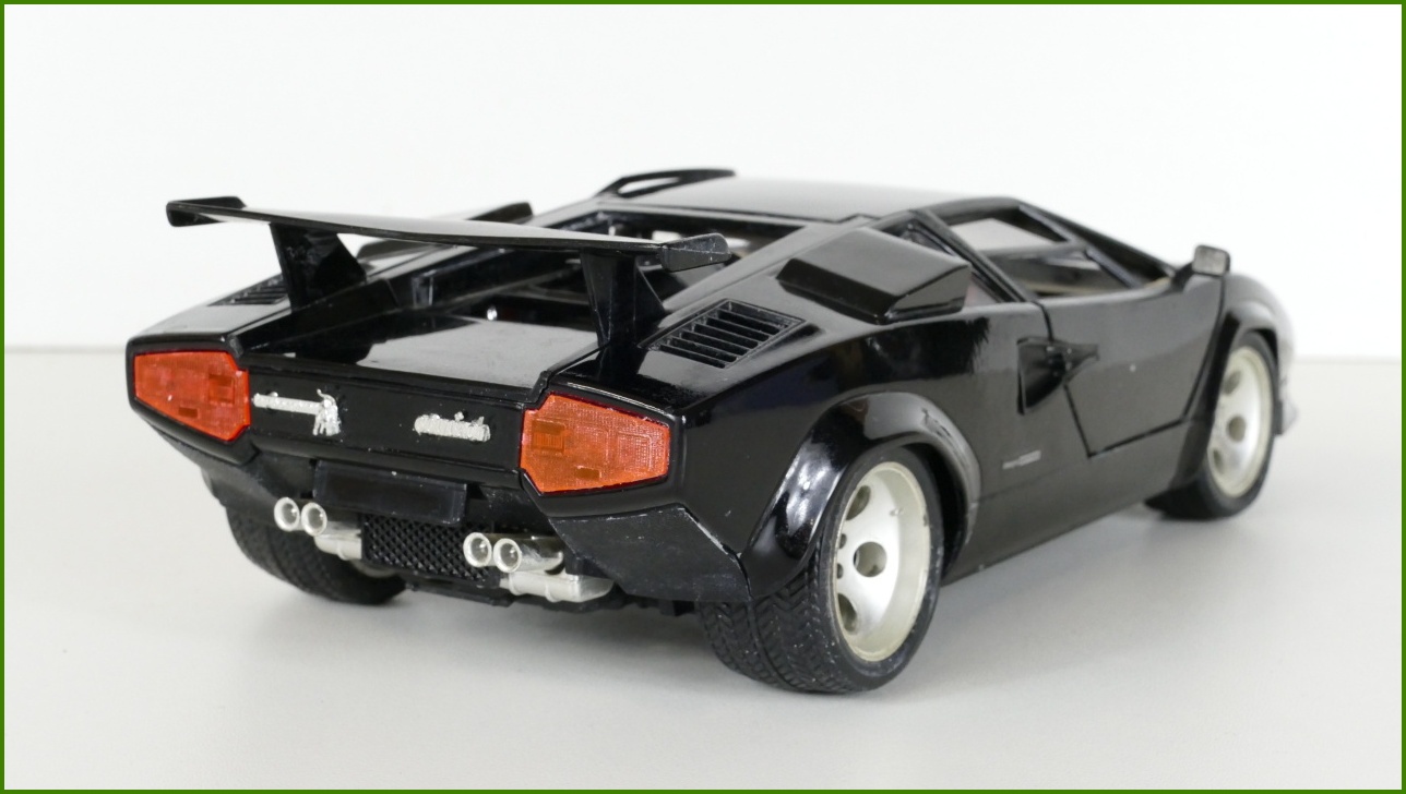 Kovový Model Bburago 1:18 - Lamborghini Countach (1988) - Viz Popis