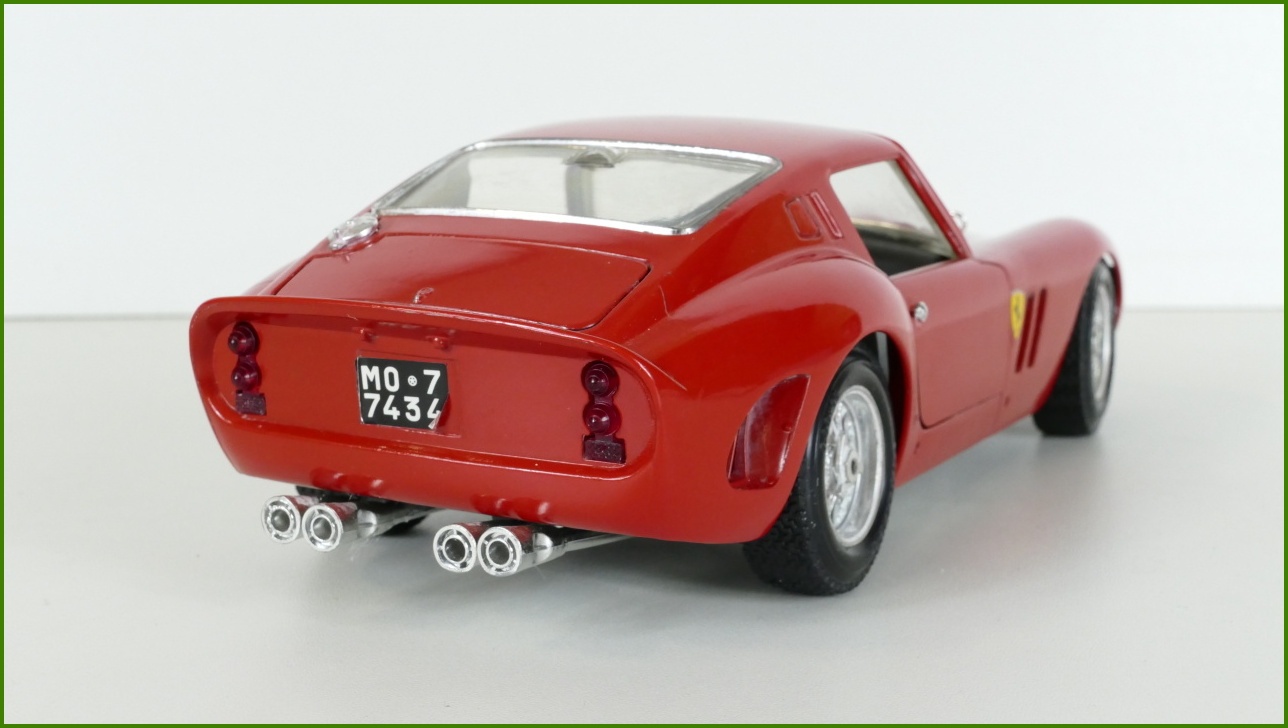 Kovový Model Bburago 1:18 - Ferrari GTO (1962)