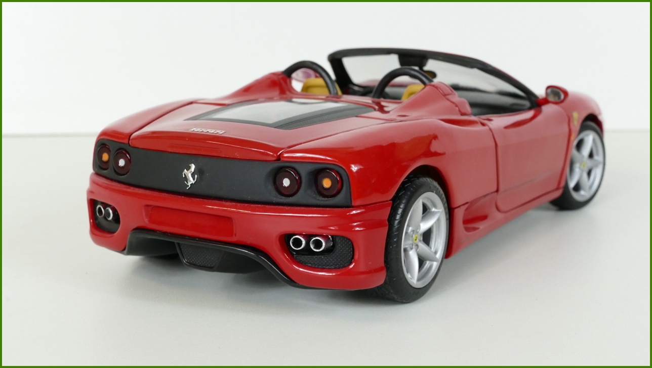 Model Hot Wheels 1:18 - Ferrari 360 Spider