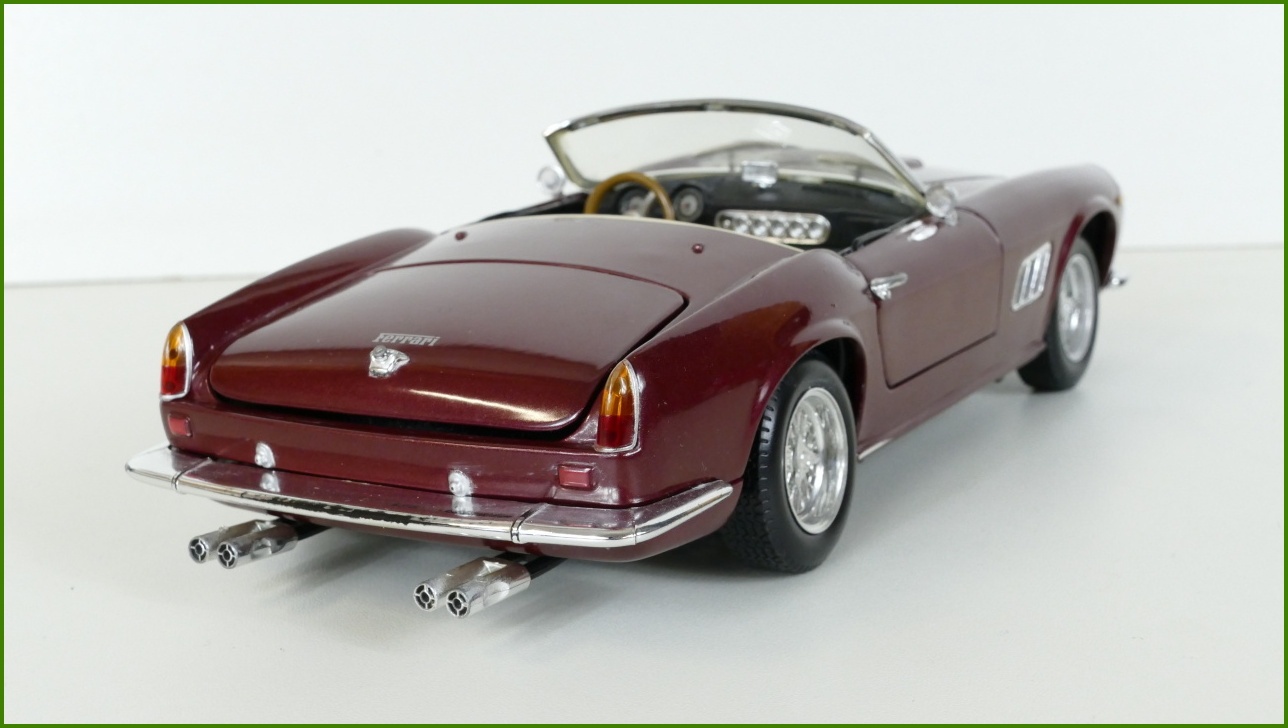 Model Hot Wheels 1:18 - Ferrari 250 GT California Spider
