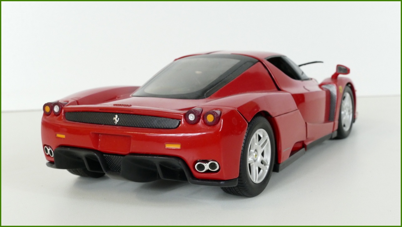 Model Hot Wheels 1:18 - Enzo Ferrari - Viz Popis