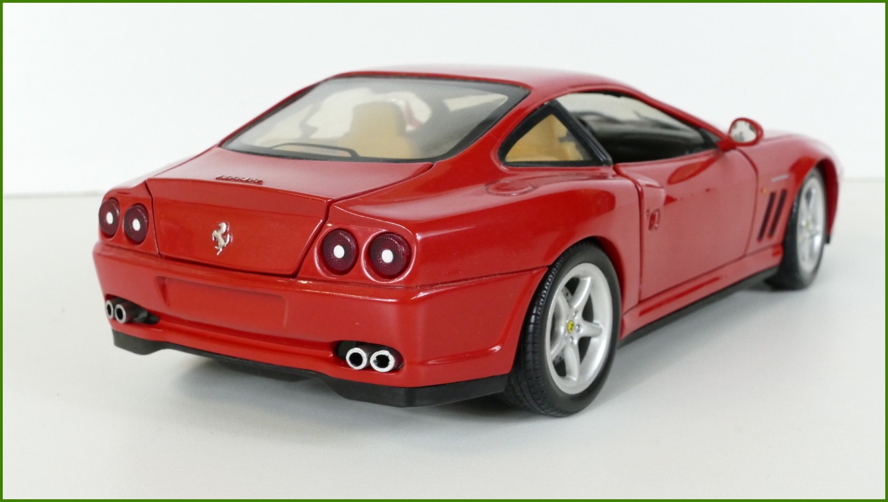Model Hot Wheels 1:18 - Ferrari 550 Maranello