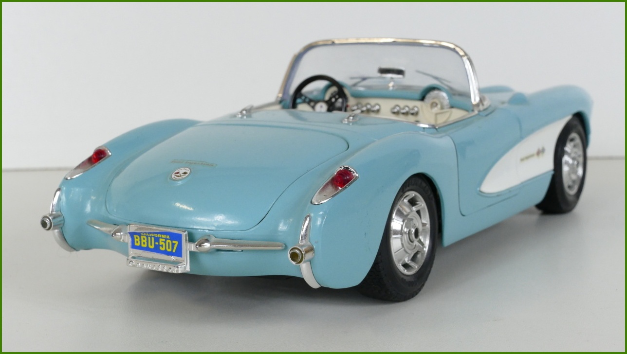 Kovový Model Bburago 1:18 - Chevrolet Corvette (1957)