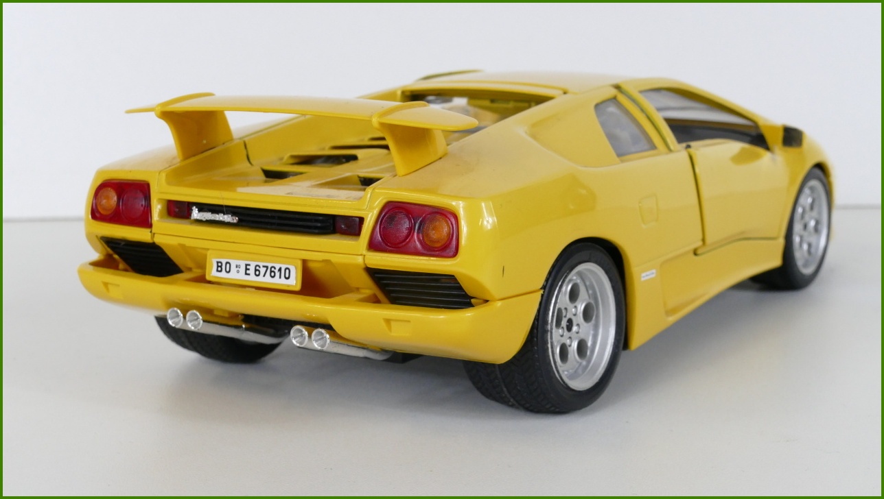 Kovový Model Bburago 1:18 - Lamborghini Diablo - (1980)