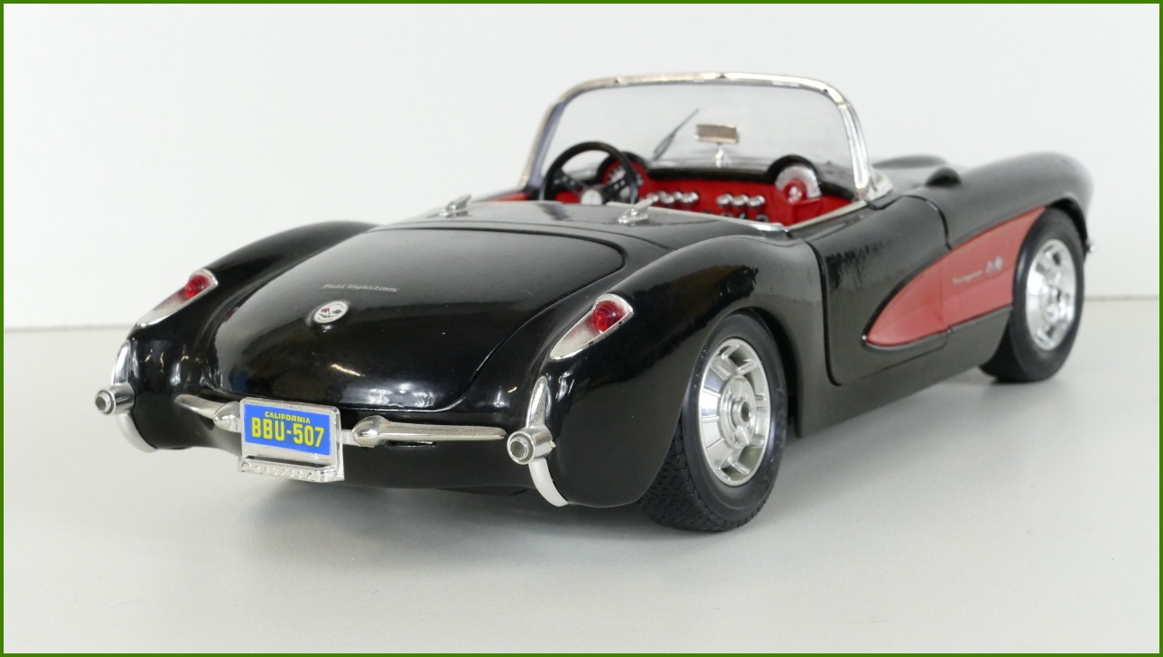 Kovový Model Bburago 1:18 - Chevrolet Corvette (1957) - Viz Popis