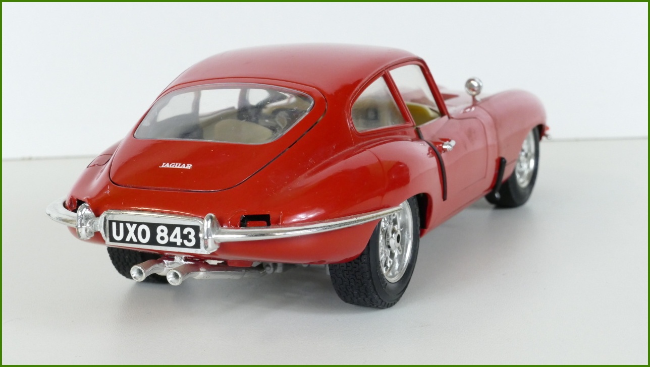Kovový Model Bburago 1:18 - Jaguar "E" (1961) - Viz Popis