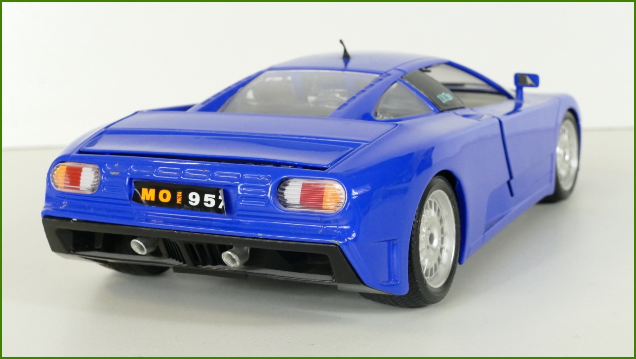 Kovový Model Bburago 1:18 - Bugatti EB 110 (1991) - Viz Popis