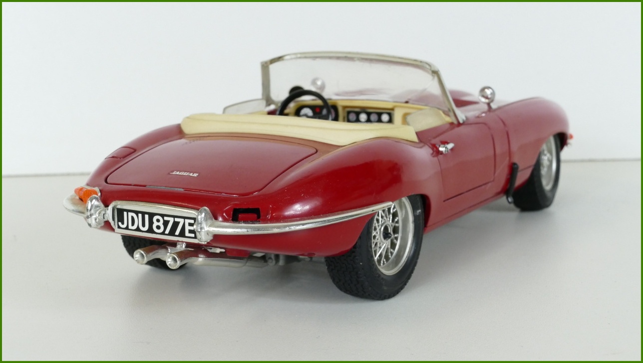 Kovový Model Bburago 1:18 - Jaguar "E" (1961) - Viz Popis