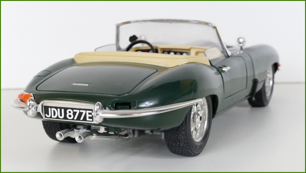 Kovový Model Bburago 1:18 - Jaguar "E" (1961) - Viz Popis