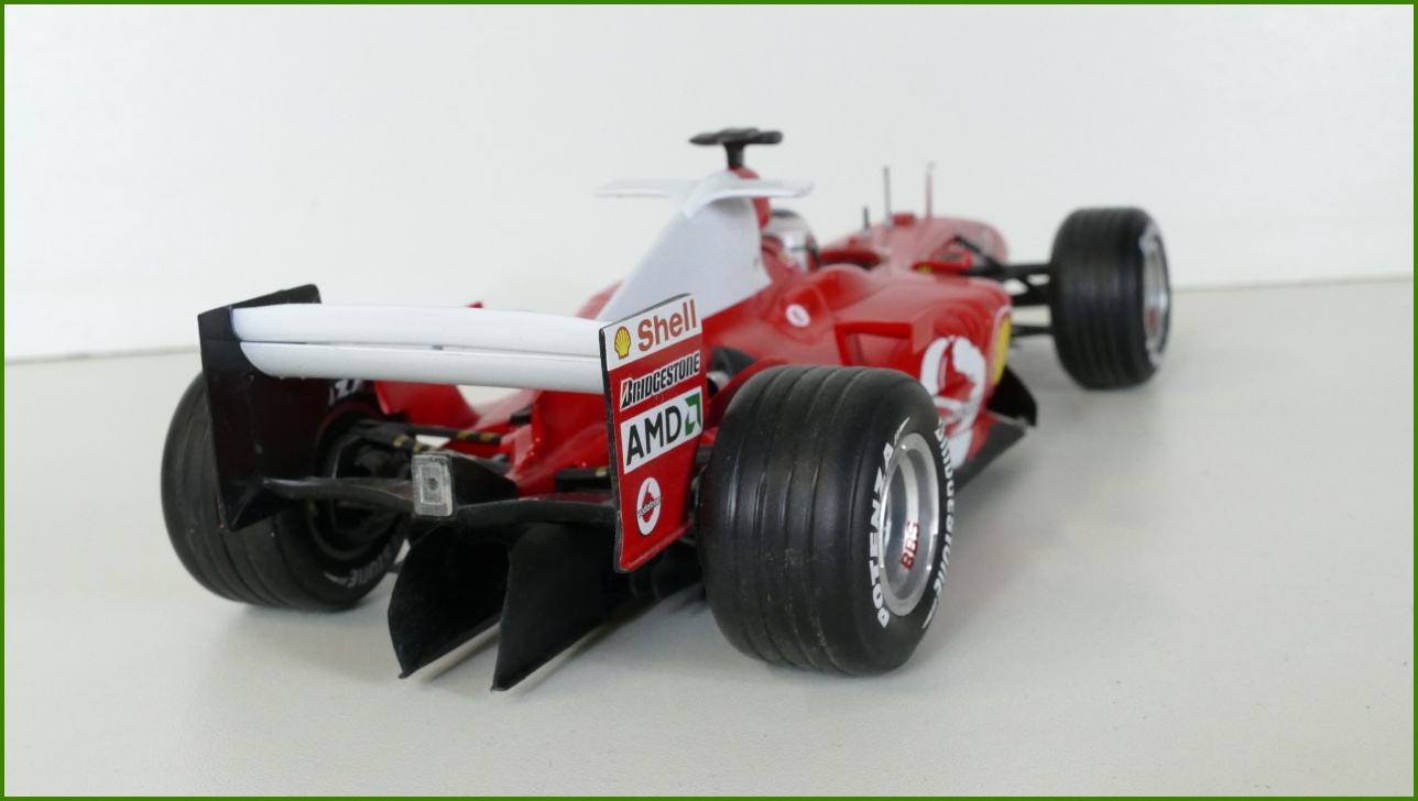 Model Formule Hot Wheels 1:18 - Ferrari F1 F2004 - Rubens Barrichello s Krabicí