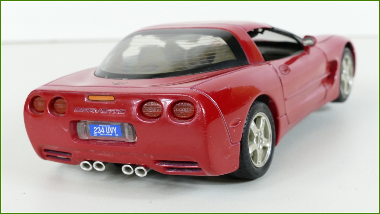 Model Auta Bburago 1:24 - Chevrolet Corvette (1997) - Viz Popis