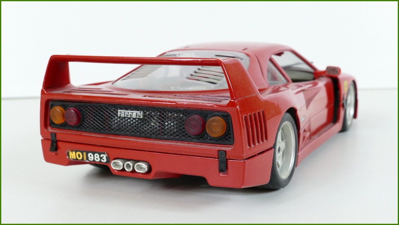 Kovový Model Bburago 1:18 - Ferrari F40 (1987) - Viz Popis