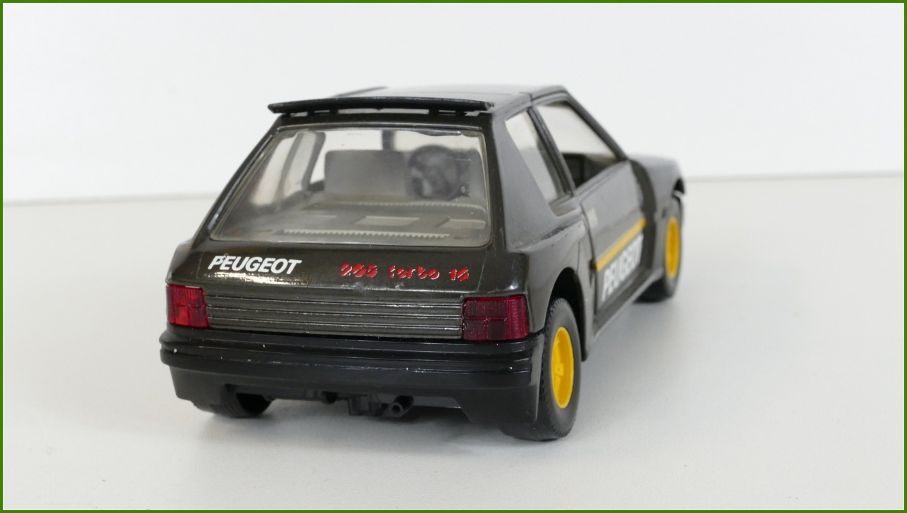 Model Auta Bburago 1:25 - Peugeot 205 Turbo