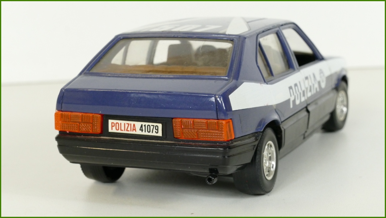 Model Auta Bburago 1:24 - Alfa Romeo 33