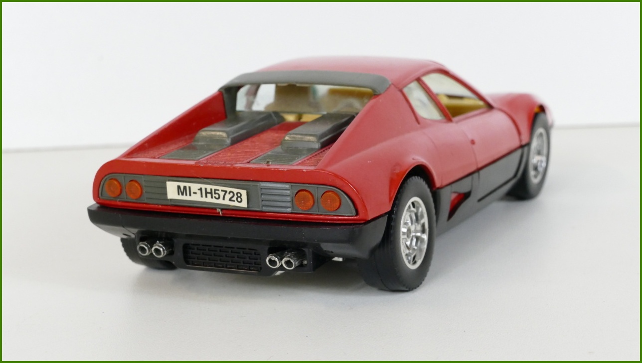 Model Auta Bburago 1:24 - Ferrari BB 512 - Viz Popis