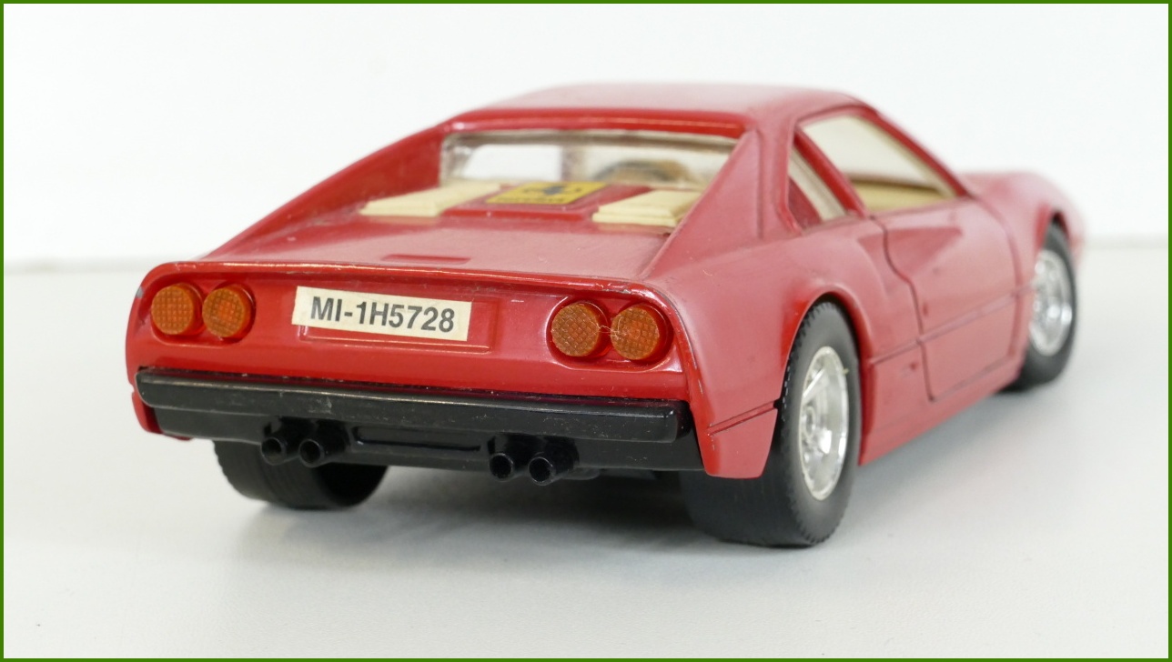 Model Auta Bburago 1:24 - Ferrari 308 GTB
