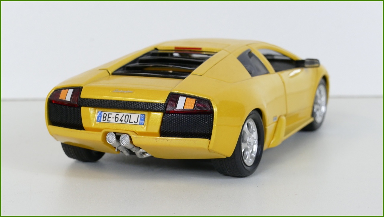 Model Auta Bburago 1:24 - Lamborghini Murciélago s Podstavcem