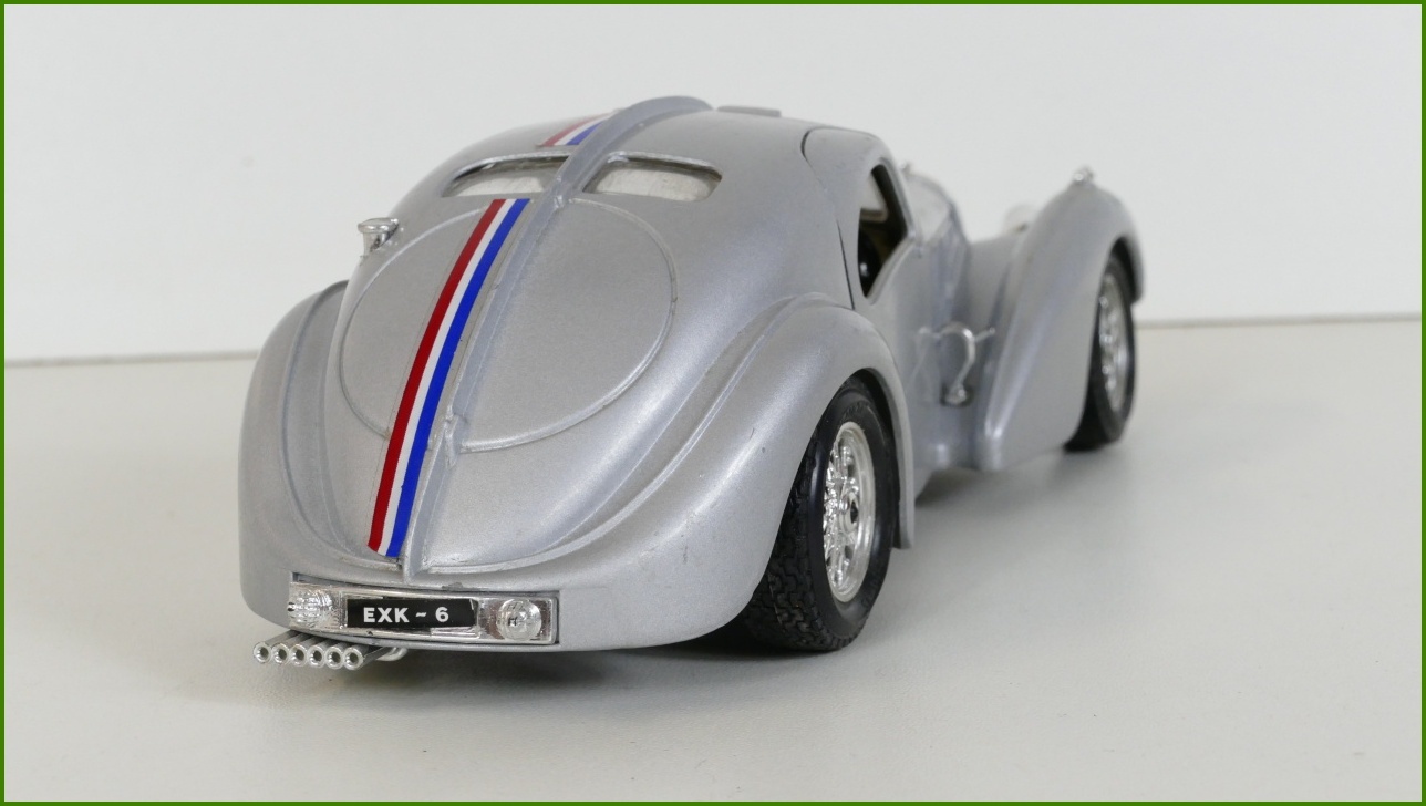 Model Auta Bburago 1:24 - Bugatti Atlantic (1936) s Podstavcem - Viz Popis