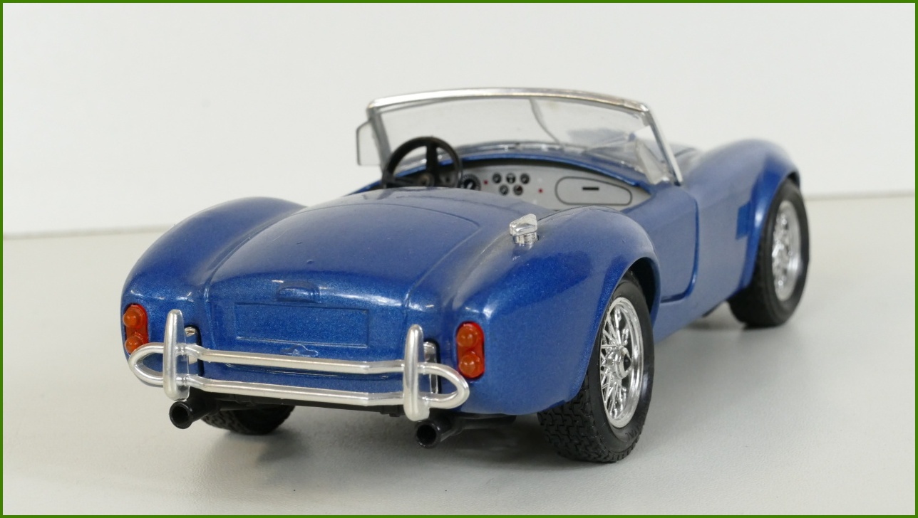 Model Auta Bburago 1:24 - Ford AC Cobra 427 (1965) s Podstavcem - Viz Popis