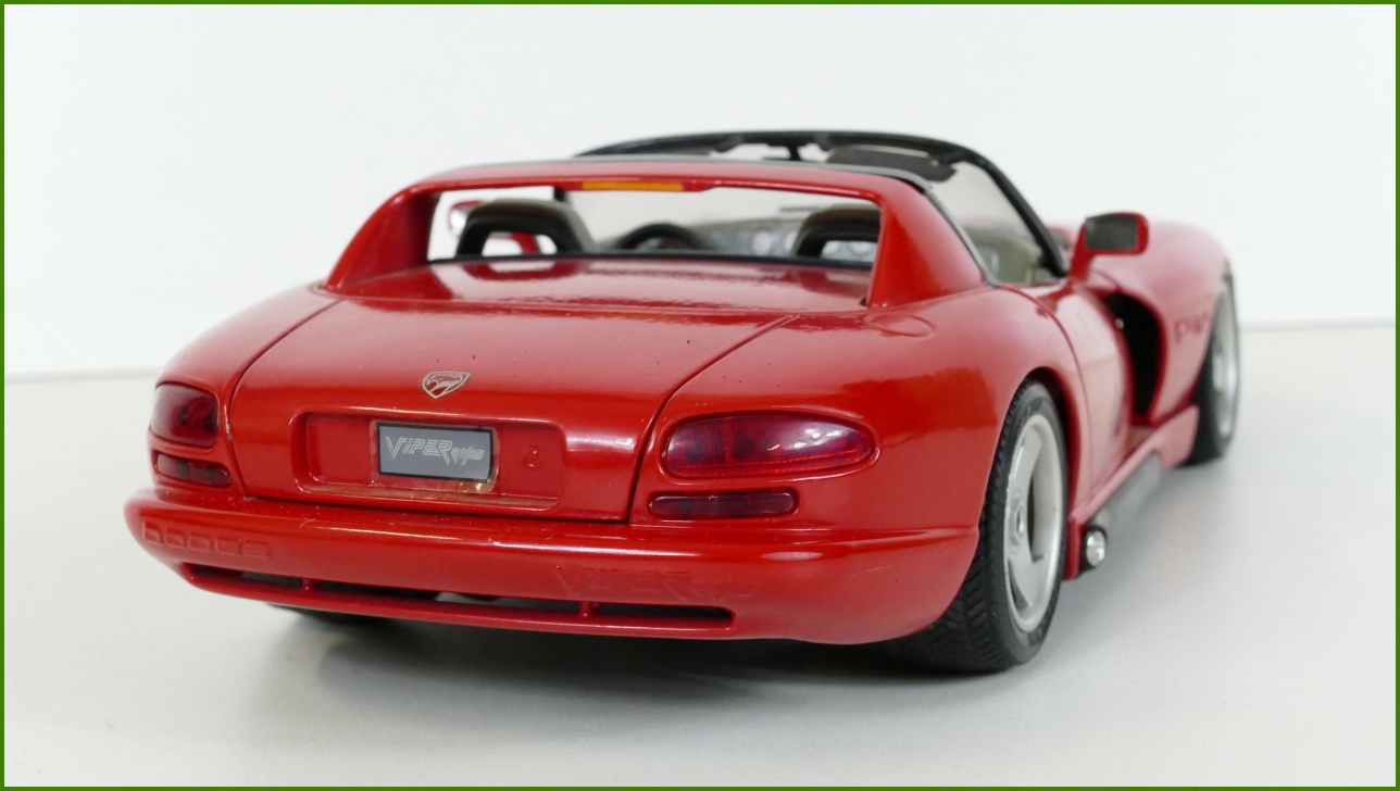 Kovový Model Bburago 1:18 - Dodge Viper RT/10