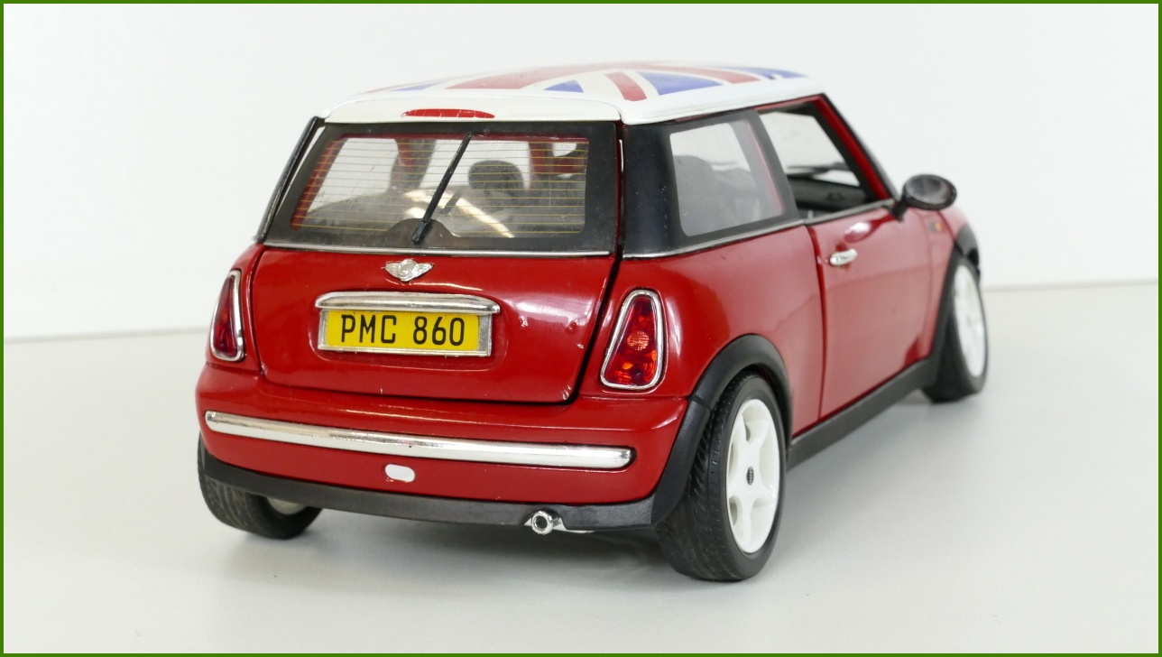 Kovový Model Bburago 1:18 - Mini Cooper (2001) - Viz Popis