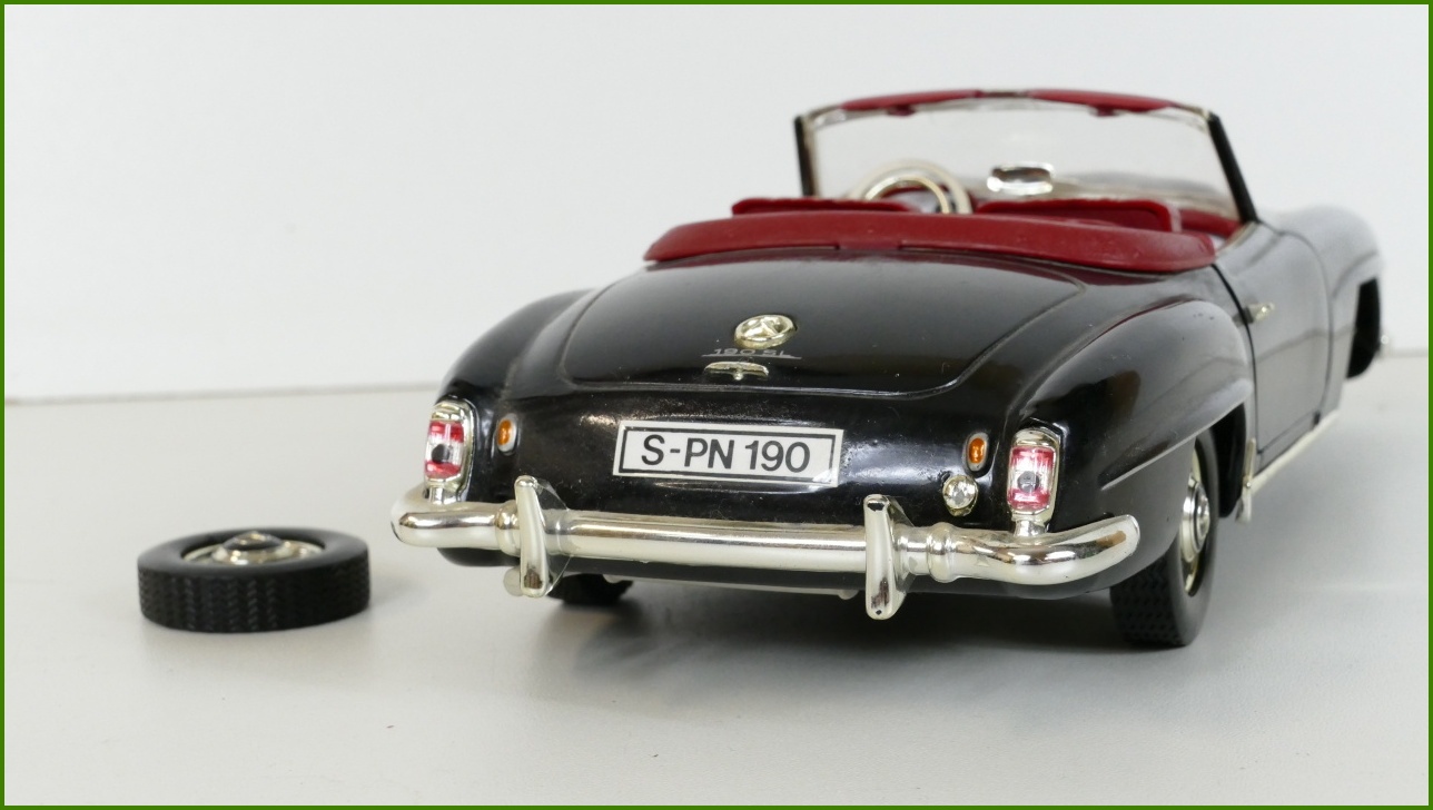 Model Auta ERTL 1:18 Mercedes-Benz 190SL - Viz Popis