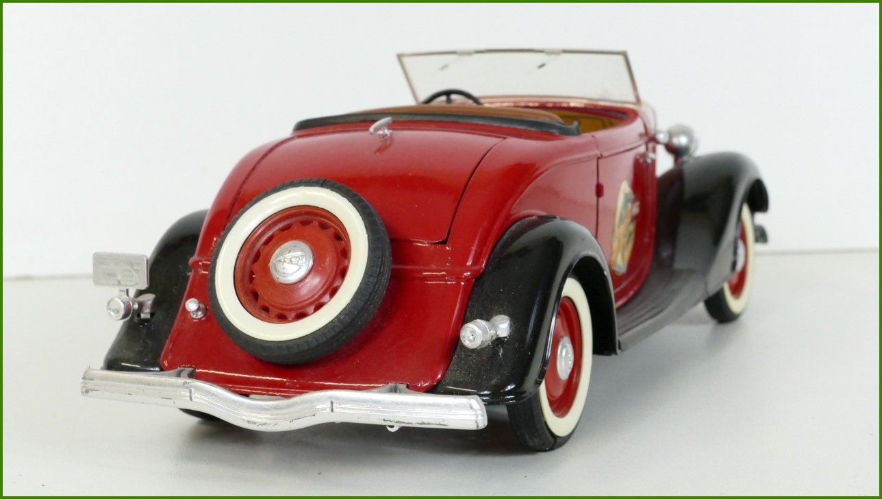 Model Auta Solido 1:19 Ford V8 Echelle - Viz Popis