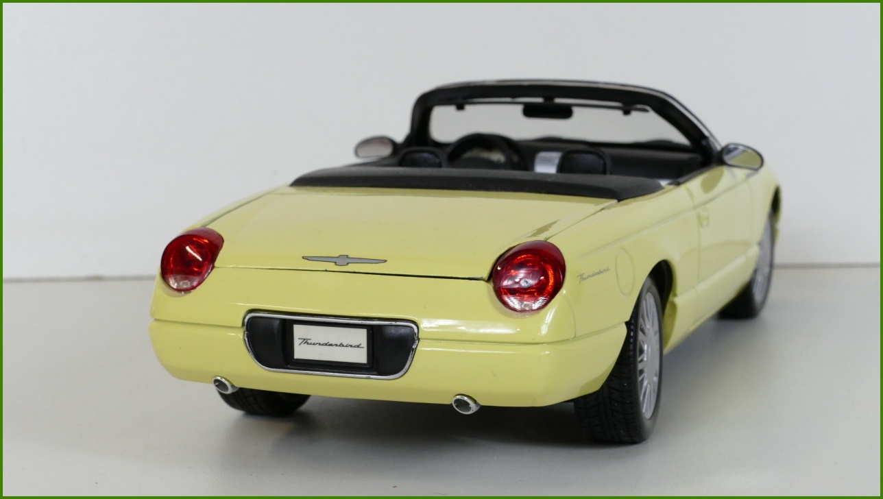 Model Auta Maisto 1:18 Thunderbird