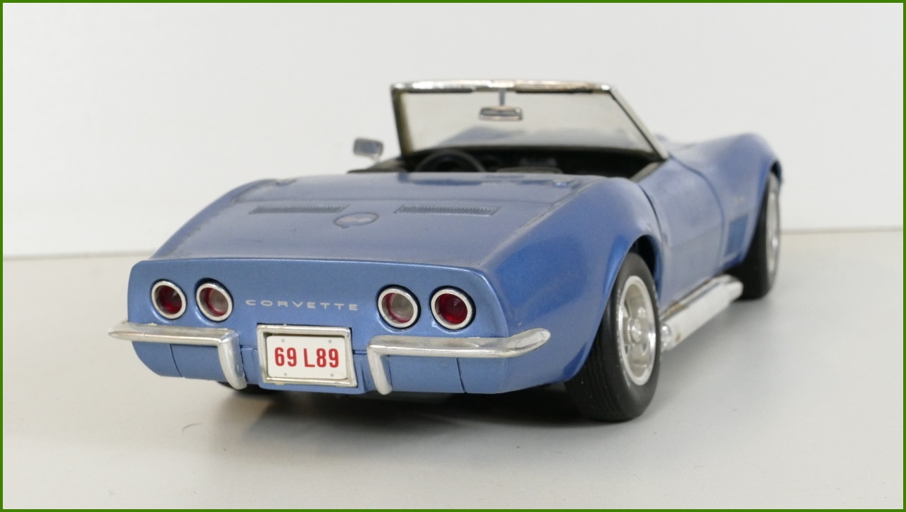 Model Auta Revell 1:18 - ´69 Corvette Stingray 427