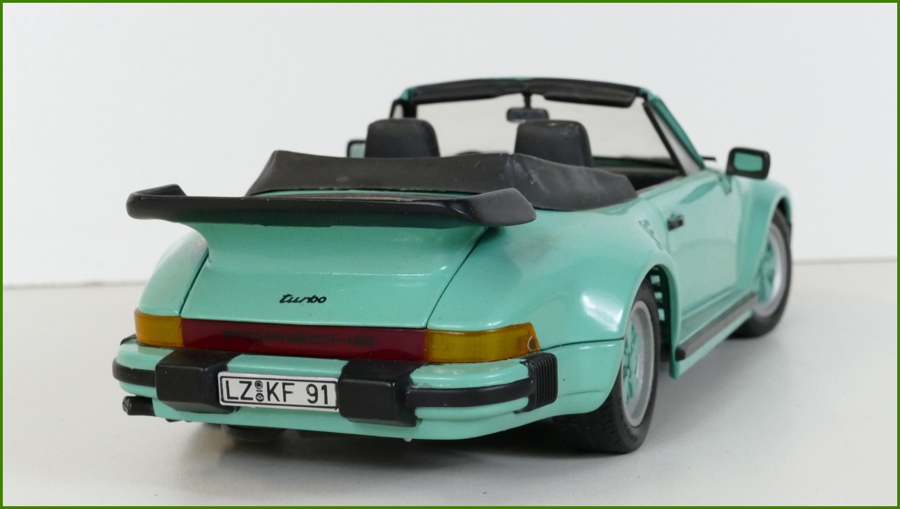 Model Auta Revell 1:18 - Porsche 930 Turbo