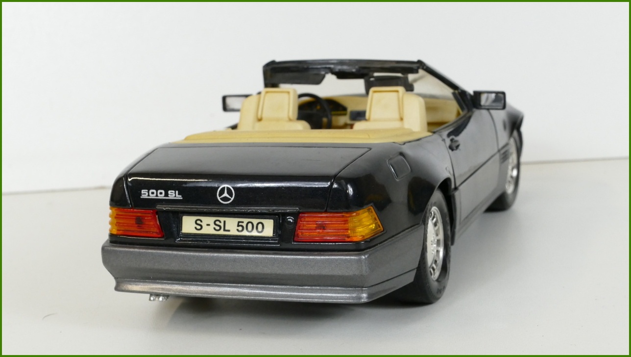 Model Auta Maisto 1:18 - Mercedes-Benz 500 SL (1989) s Podstavcem