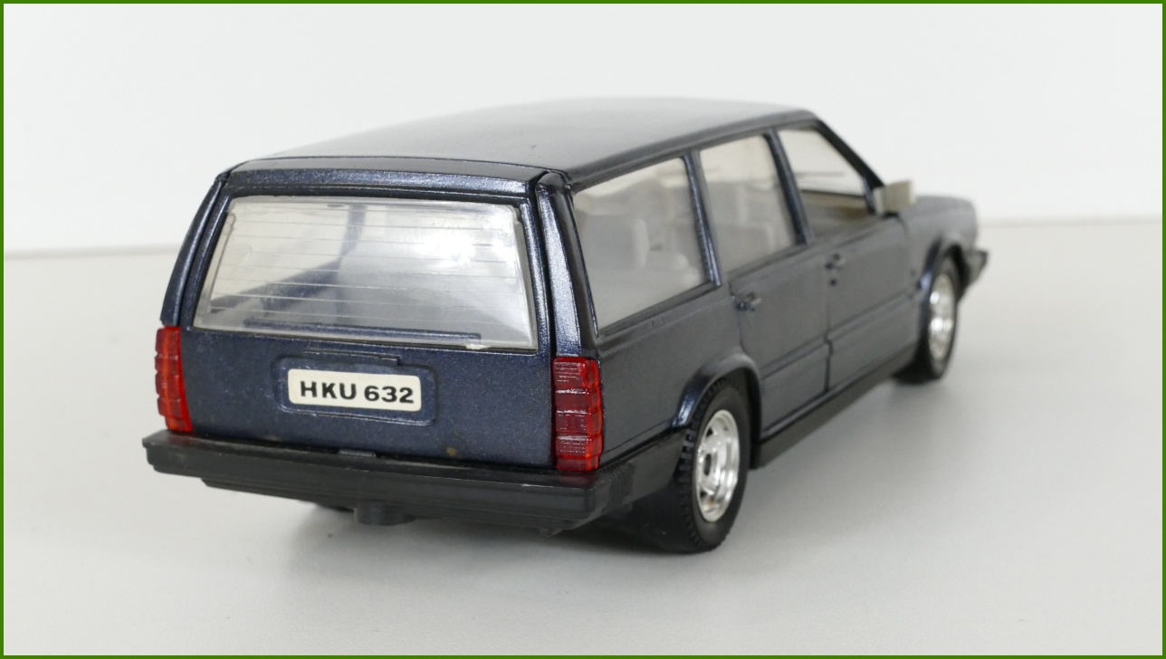 Model Auta Polistil 1:25 - Volvo 740 GLE - Viz Popis