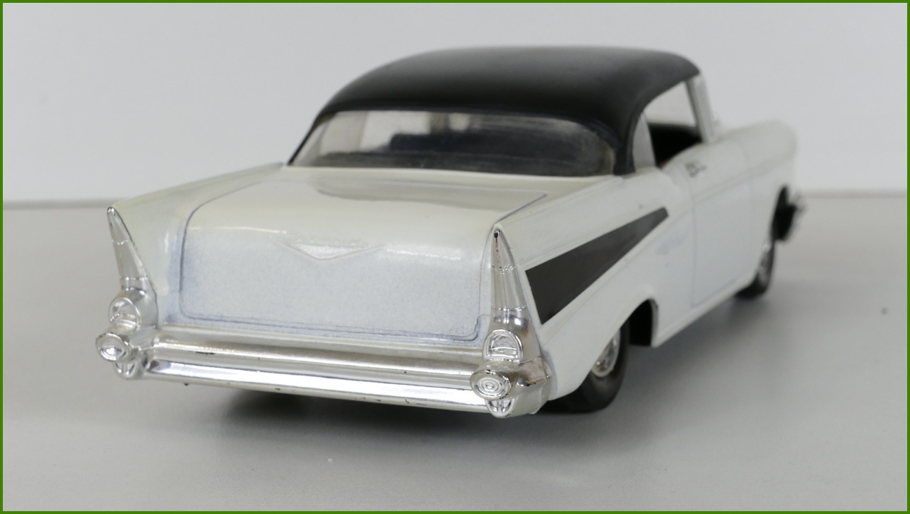 Model Auta Mira 1:24 - Chevrolet Bel Air H.T. - Viz Popis