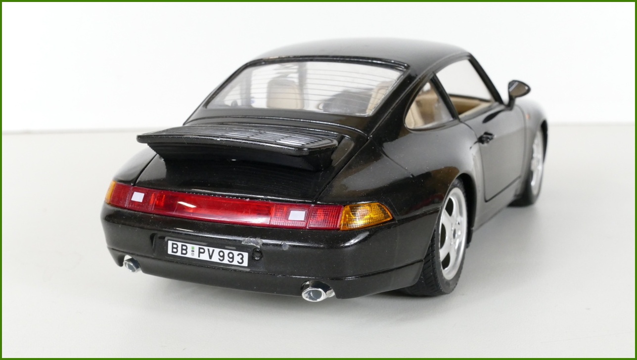 Kovový Model Bburago 1:18 - Porsche 911 Carrera (1993)