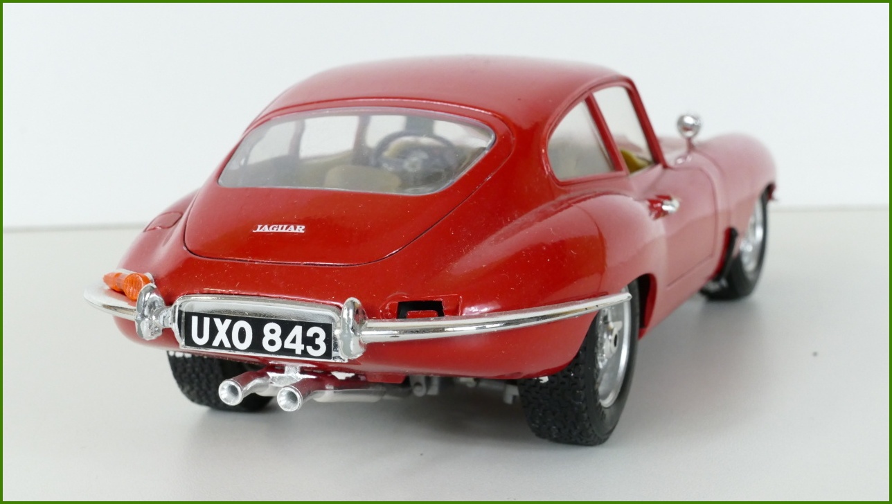 Kovový Model Bburago 1:18 - Jaguar "E" (1961) - Viz Popis