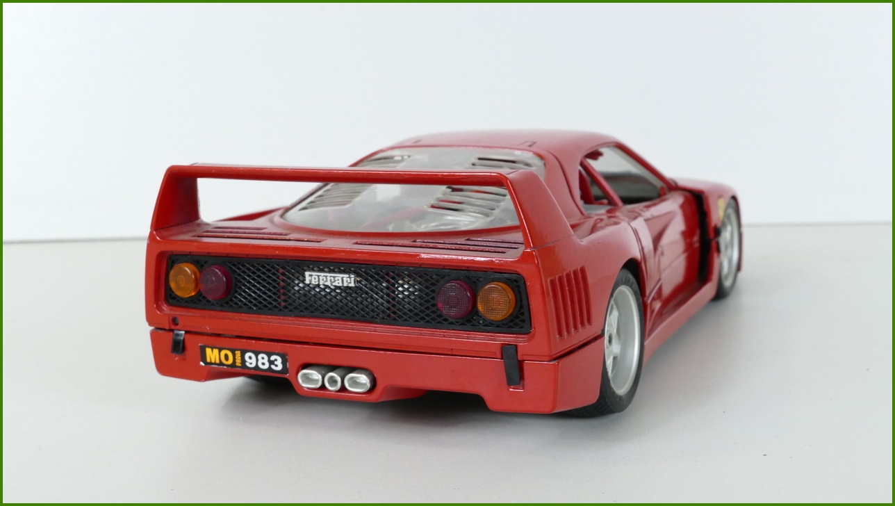 Kovový Model Bburago 1:18 - Ferrari F40 (1987) - Viz Popis