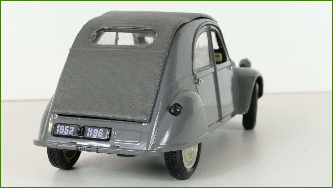 Model Auta Maisto 1:18 - Citroën 2CV (1952)